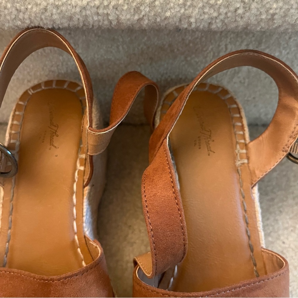 Universal Thread Women’s Tan Platform Sandals In … - image 6